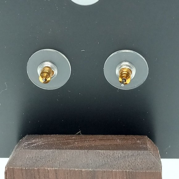 New York & Company Peridot Color Tear Drop Gold Tone Post Earrings NEW - Picture 5 of 5